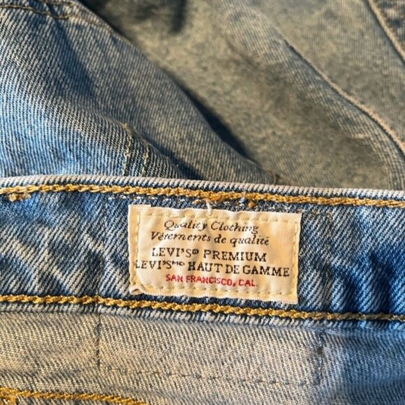 Levi 501 28 Light Wash Cutoff Shorts - Picture 4 of 5